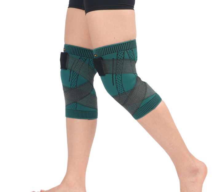 Knitted Knee Brace with Straps